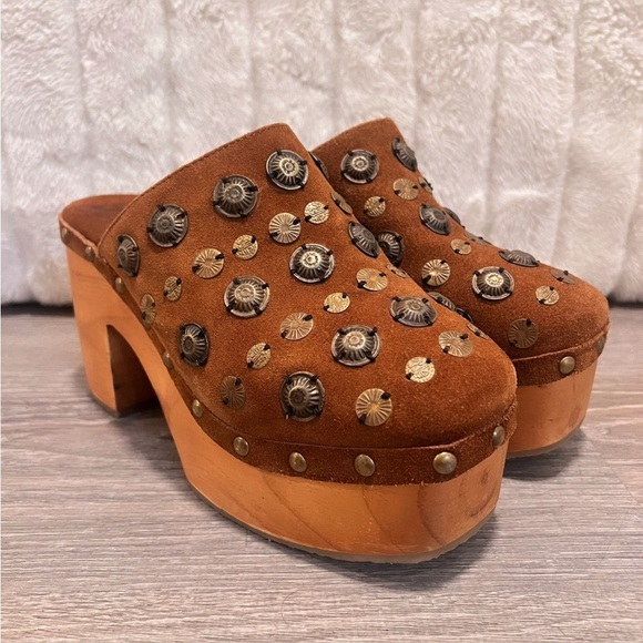 FREE PEOPLE Brown Suede Metal Embellished Slip On Heeled Claudia Clogs Size 8 - Picture 5 of 15